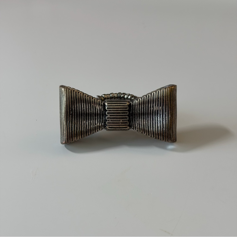 Silver Tone Bow Statement Ring – Adjustable Stretch Band - Picture 3 of 6